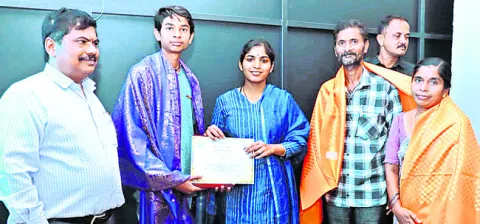 విద్యార్థుల సంక్షేమానికి పెద్దపీట
