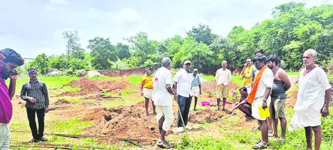 అటవీ భూమిలో ఇంటి నిర్మాణం 