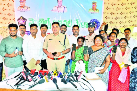 భారీగా మొబైల్‌ఫోన్లు రికవరీ