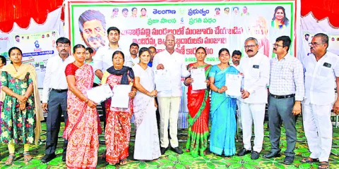 అర్హులందరికీ ఇందిరమ్మ ఇళ్లు