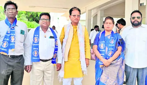 హామీలను అమలు చేయకుండా మోసం 