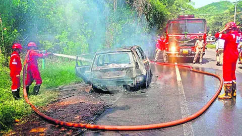 జాతీయ రహదారిపై కారు దగ్ధం 