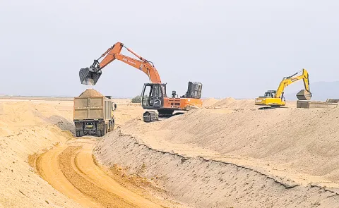 Illegal sand mining huge drain on government revenue in Telangana