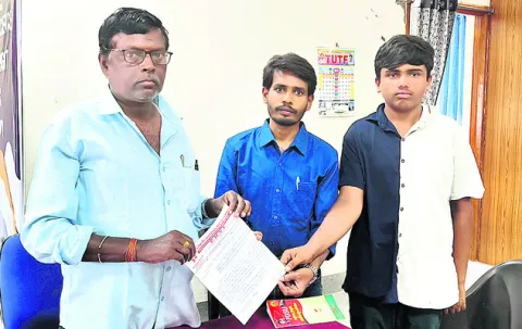 విద్యారంగంలో ఫీజుల దోపిడీ అరికట్టాలి
