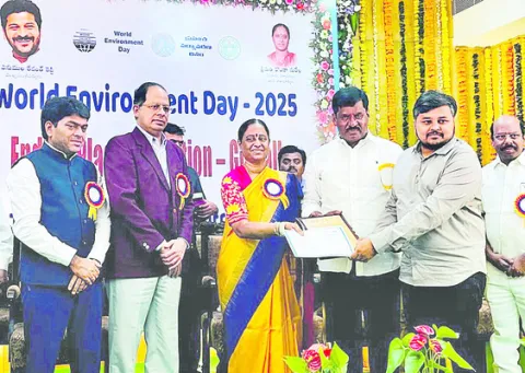 మున్సిపాలిటీలకు అవార్డులు 