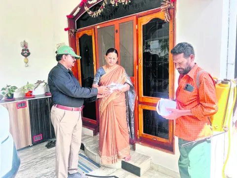 అర్బన్‌ మలేరియా సిబ్బంది విధుల పరిశీలన