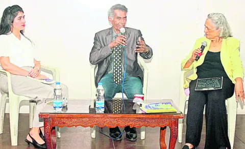 పుస్తకాల పఠనంపై ఆసక్తి పెరగాలి