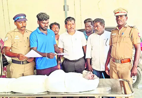 మృతదేహం బంధువులకు అప్పగింత 
