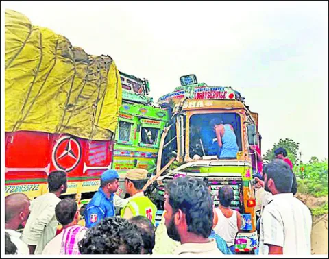 లారీలు ఢీ.. ఒకరు మృతి