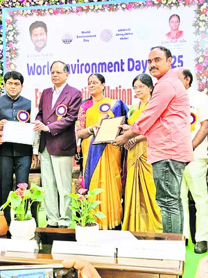 మల్లంపల్లికి రాష్ట్ర ఉత్తమ పంచాయతీ అవార్డు