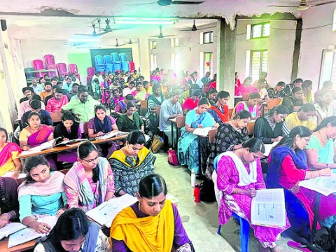 పోస్టులు తక్కువ.. పోటీ ఎక్కువ 