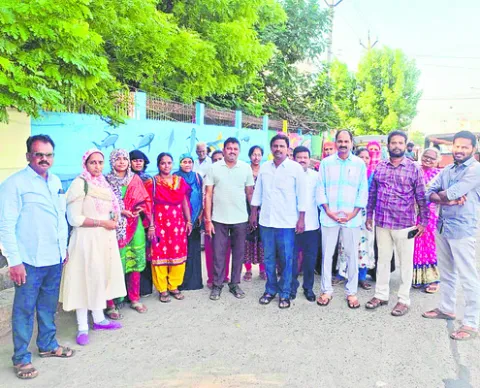 విజయవాడకు తరలి వెళ్లిన ఉద్యోగులు 