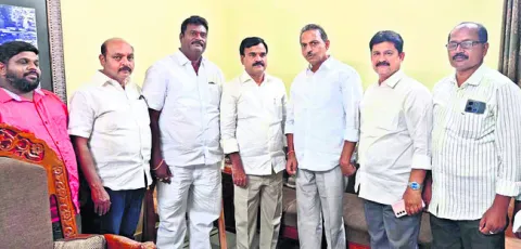 సతీష్‌ రెడ్డిని కలిసిన మాజీ డిప్యూటీ సీఎం 