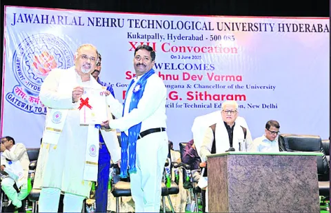 పేద విద్యార్థికి డాక్టరేట్‌ 