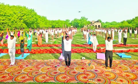 యోగాంధ్రతో ఆరోగ్యాంధ్ర సాధించాలి 