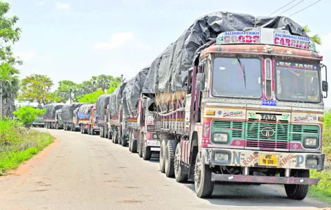 ఫ ధాన్యం లారీల బారులు