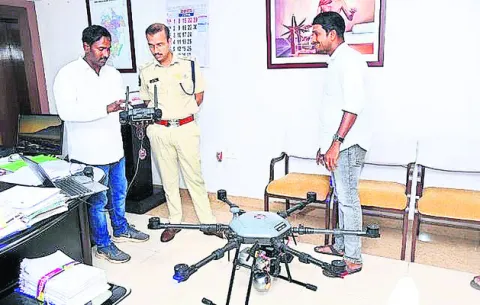 జిల్లాకు రెండు మోడ్రన్‌ డ్రోన్స్‌