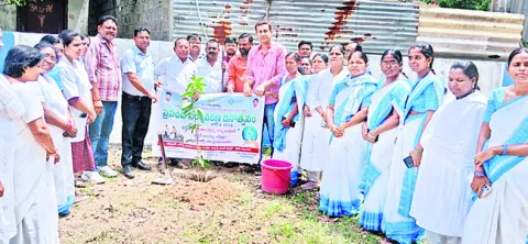పీహెచ్‌సీలను శుభ్రంగా ఉంచాలి