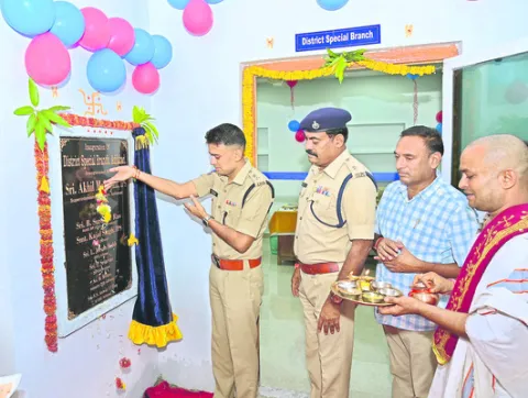 క్రమశిక్షణతో విధులు నిర్వర్తించాలి