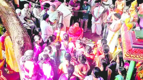 సిద్ధ సమాధికి కామేశ మహర్షి 