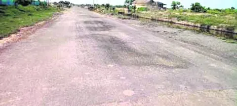 మూణ్నాళ్ల ముచ్చటగా రోడ్డు మరమ్మతులు 