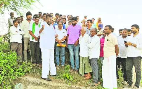 చెరువు నీటిని తరలిస్తే చర్యలు