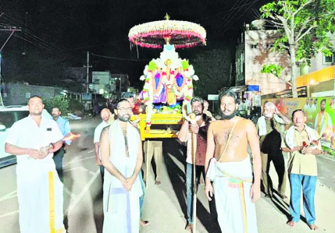 వైభవంగా ఏకాదశి ఉత్సవం 