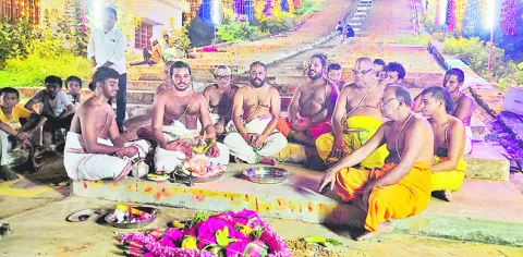 లక్ష్మీనరసింహుని బ్రహ్మోత్సవాలకు  అంకురార్పణ 