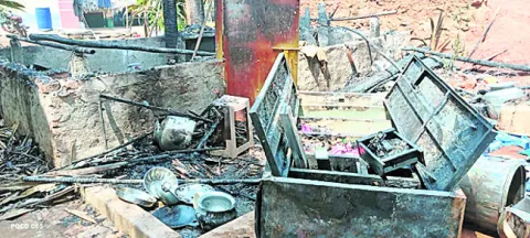 తూడెం గ్రామంలో అగ్ని ప్రమాదం 