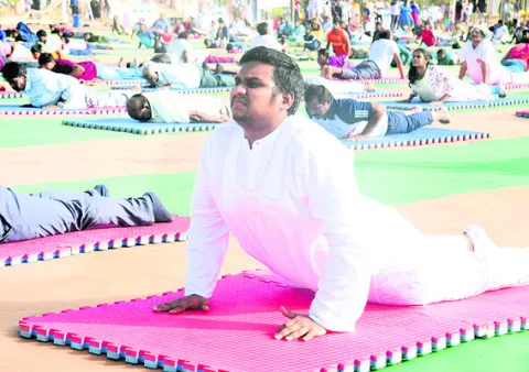 యోగ జీవితంలో భాగం కావాలి 
