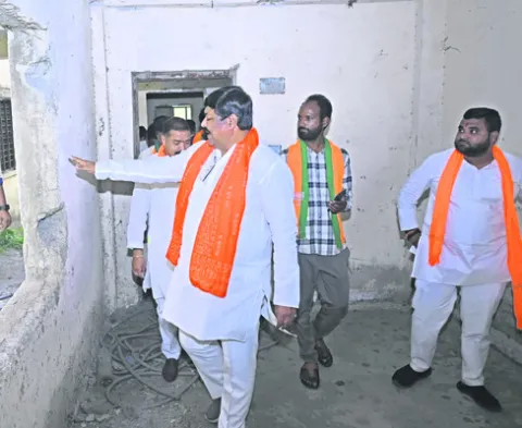 ‘డబుల్‌’ ఇళ్లను వెంటనే పంపిణీ చేయాలి 