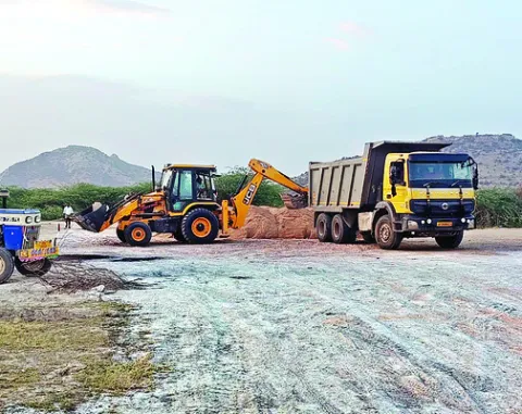 ఇసుక అక్రమ రవాణా అడ్డగింత 