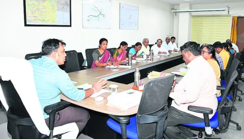 పిల్లలు బడిలో ఉండాలి