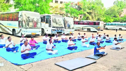ఆర్టీసీ సిబ్బందికి యోగా శిక్షణ తరగతులు 