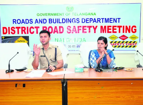 రోడ్డు ప్రమాదాలను నివారించాలి