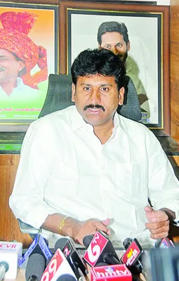 మీ ఊరి పక్కనే దాష్టీకం.. కనిపించలేదా? 