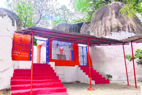 దేవుడి పేరే ఊరి పేరైంది