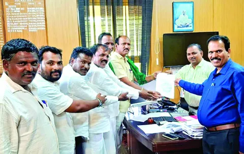 కాలువలకు సత్వరం నీరు అందించండి 