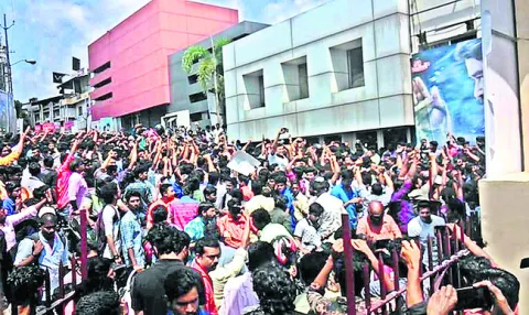 థగ్‌ 