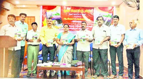 రచయితలను ప్రభుత్వం ప్రోత్సహించాలి