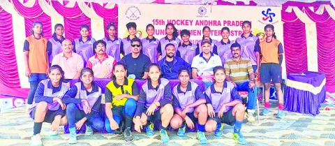 సెమీస్‌కు జూనియర్‌ మహిళల హాకీ జట్టు 
