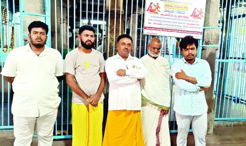 దర్శన టికెట్లపై  అర్చకుల అభ్యంతరం 