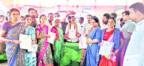 ఇందిరమ్మ ఇళ్లతో శాశ్వత నీడ