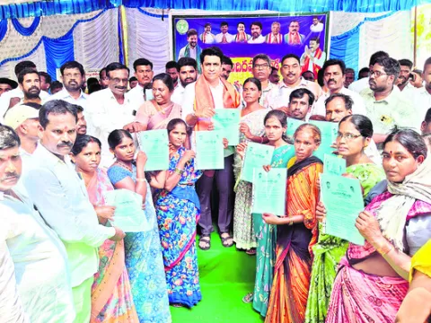 పేదల అభ్యున్నతికి ప్రభుత్వం పెద్దపీట 