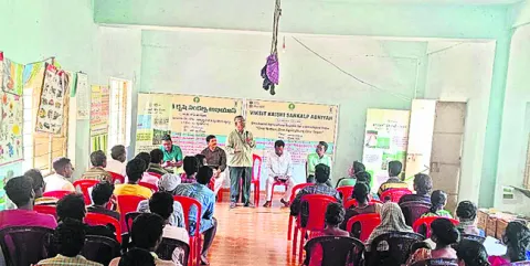 అధిక దిగుబడినిచ్చే పంటలపై దృష్టి పెట్టాలి 