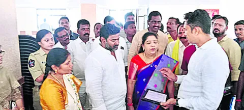 విద్యాశాఖ మంత్రి రాకకు ఏర్పాట్ల పరిశీలన