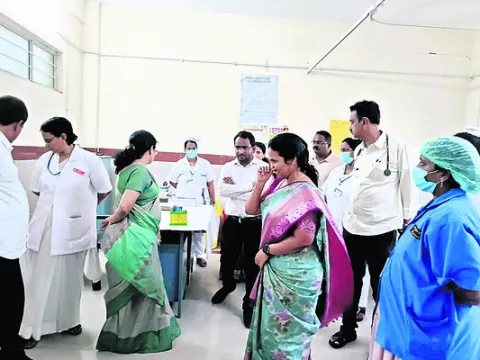 సీహెచ్‌సీలో కాయకల్ప బృందం
