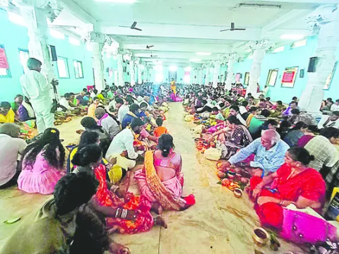 రత్నగిరిలో భక్తజన సంద్రం
