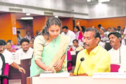 స్థానిక ఎమ్మెల్యే దృష్టికి సమస్యలు 