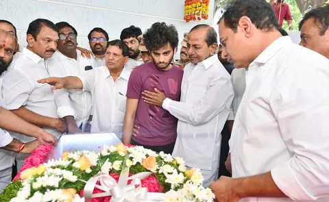 BRS KCR Sad Over Maganti Gopinath Tribute10